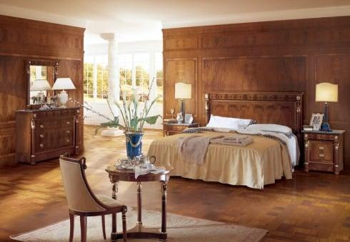 Двуспальная кровать, комод, прикроватные тумбы, стол и стул из коллекции Paganini