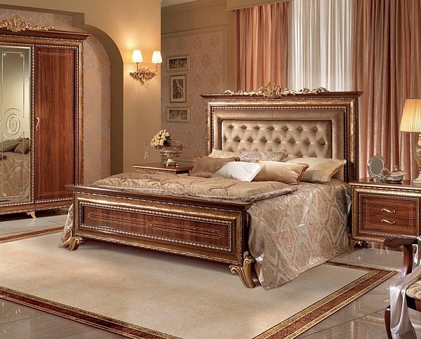Классическая королевская кровать с золотым декором Giotto