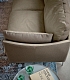 Итальянский кожаный диван бежевого цвета Maya крупным планом
