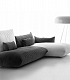 черно-белый мягкий диван в виде подушек