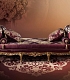 Роскошная банкетка в классическом стиле с подушками и резными золотистыми ножками Novalis