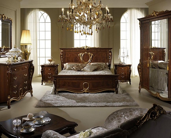 Итальянская двуспальная кровать в классическом стиле Donatello