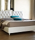 Двуспальная кровать KOA Bontempi в белой коже со стегаными спинками