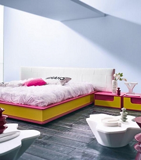 Розово-желтая кровать с тумбами и белое кожаное изголовье NIGHT SIDE LETTI-05