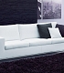 Белый кожаный диван на металлическом основании с черными подушками для стильной гостиной LAZAR