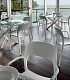 Белые стулья GIPSY в кафе