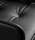 Обивка черного кожаного дивана ANTARESкрупным планом