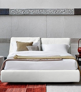 Стильная итальянская кровать с отделением для хранения белья Kos