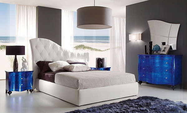 Белая кожаная кровать без ножек и прикроватные тумбы с комодом в синем лаке Regina di Fiori 7