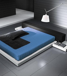 Стильная двуспальная кровать без ножек с тумбами UN'OASI DI RELAX-08