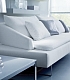 Современный диван с подушками ITACA крупным планом