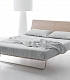 Итальянская кровать на металлических ногах в стиле минимализма ROULÉ