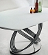 Стильный обеденный стол на металлической ноге в виде колец и с белой стеклянной столешницей Fusione Bontempi Casa